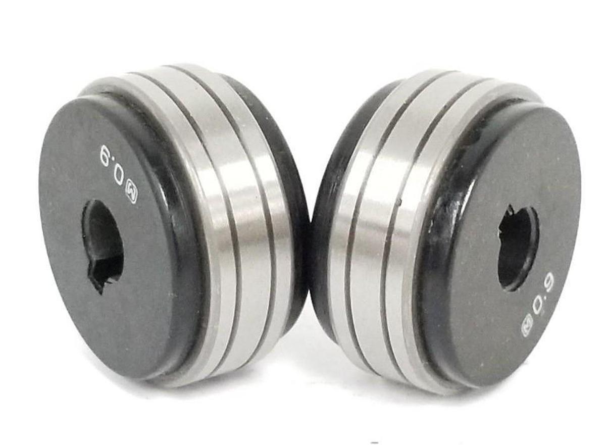 Used LOT OF 2 NEW GENERIC M 0.9 BEARINGS W/ 1/4" KEYWAYS