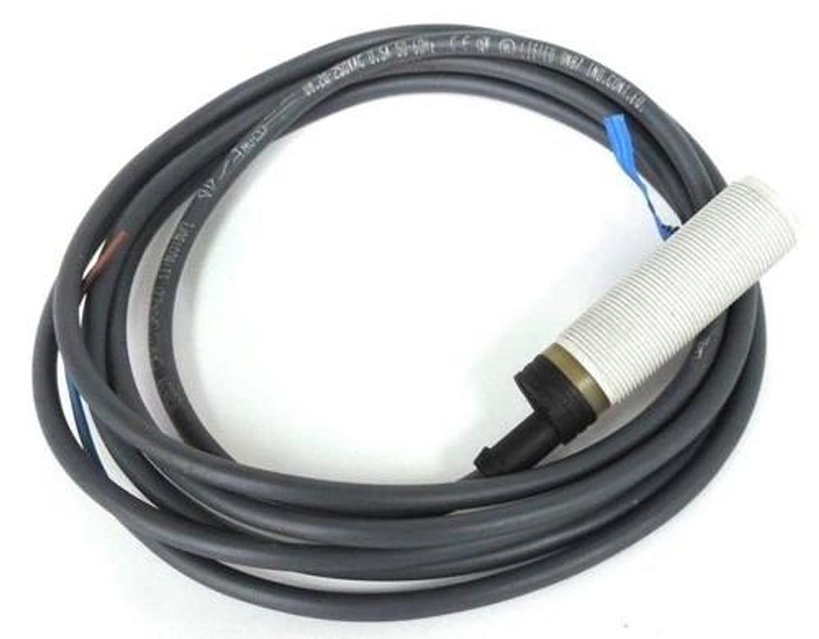 Used NEW CARLO GAVAZZI E11805TB0PL PROXIMITY SENSOR 908659, 20-250VAC