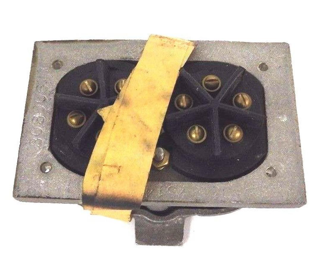 Used CROUSE HINDS X8658-3 FEMALE RECEPTACLE X86583