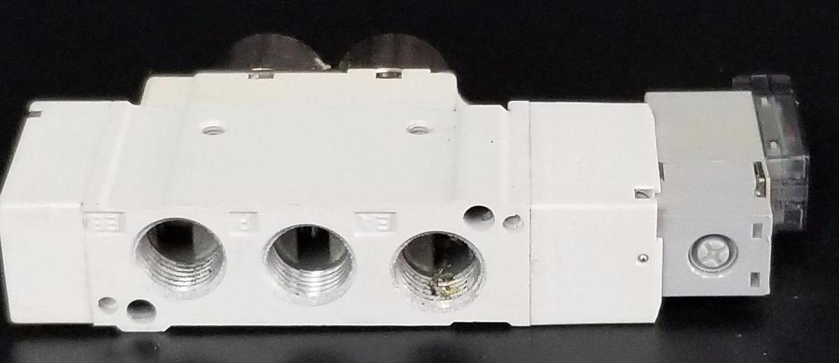 Used SMC SY5120-5MZ-C8 SOLENOID VALVE SY51205MZC8, 24VDC