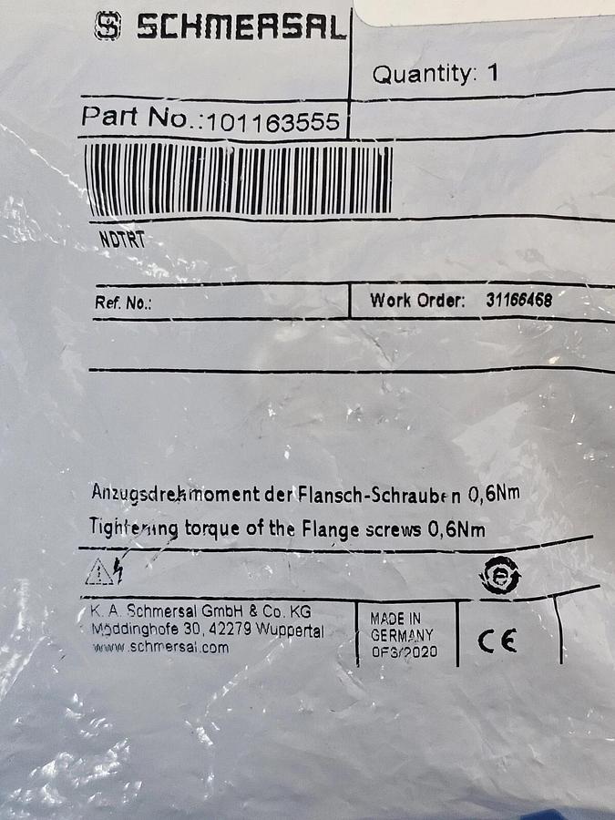 Used NEW SCHMERSAL 101163555 PUSHBUTTON MOMENTARY NDTRT