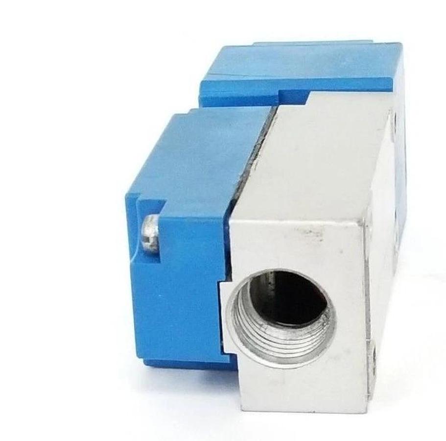 Used SENTINEL AGASTAT S3AAAVXX4TX PROXIMITY SENSOR 120V AC