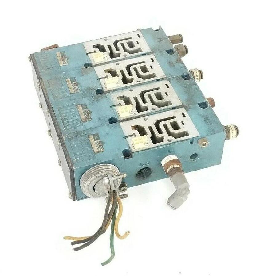 Used LOT OF 4 MAC 82A-DA-BKA SOLENOID VALVES 82ADABKA