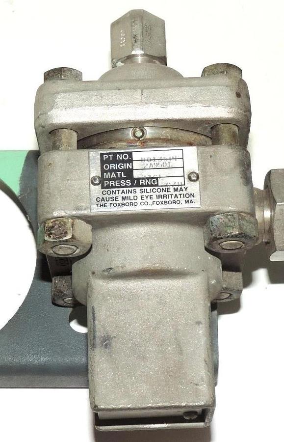 Used FOXBORO 821GM-DS1SH2-AM INTELLIGENT TRANSMITTER W/ L0121GT/C 820 TRANSMITTER