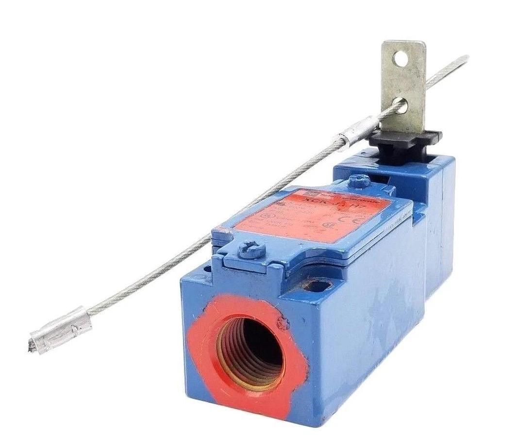 Used TELEMECANIQUE XCK-J...H7 LIMIT SWITCH W/ KEY XCK-JH7