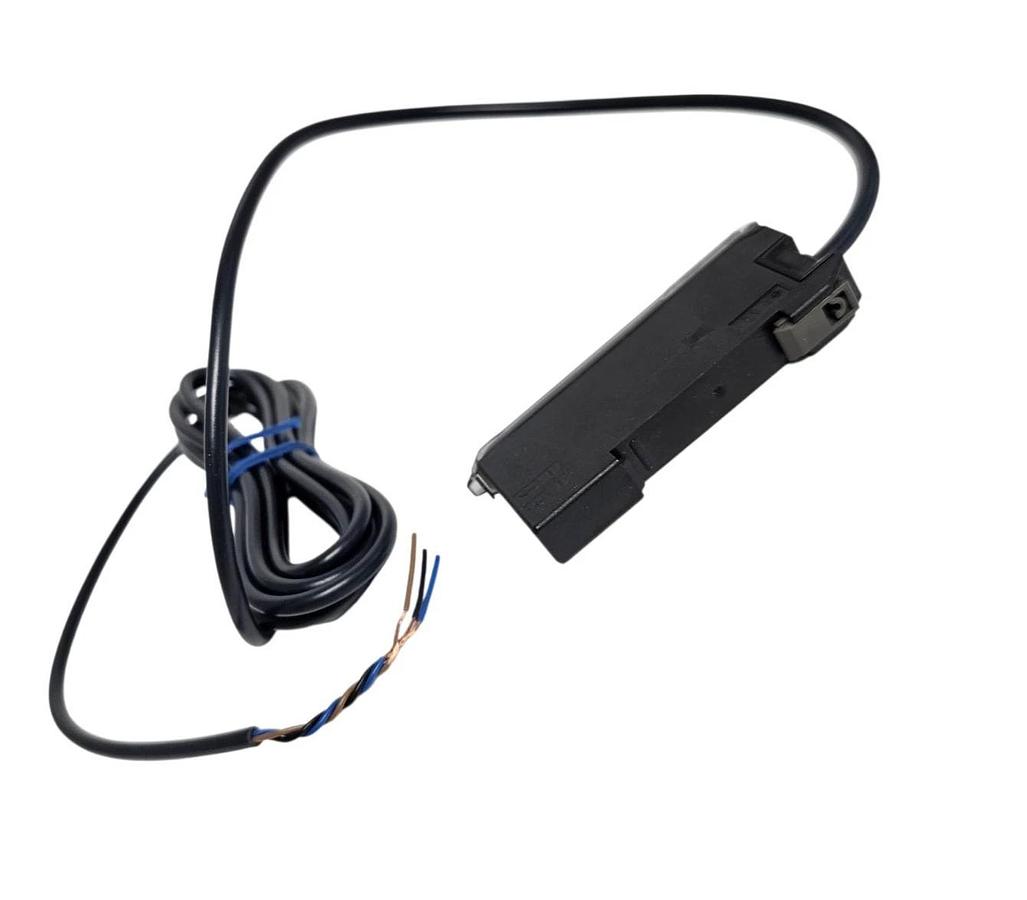 NEW OMRON E3X-DA11-S SENSOR FIBER AMPLIFIER PRE-WIRED 2M CABLE E3XDA11S