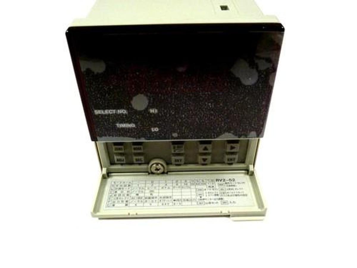 Used KEYENCE RV2-52 HIGH SPEED MULTI FUNCTION DIGITAL METER W/ RELAY RV252 NEW