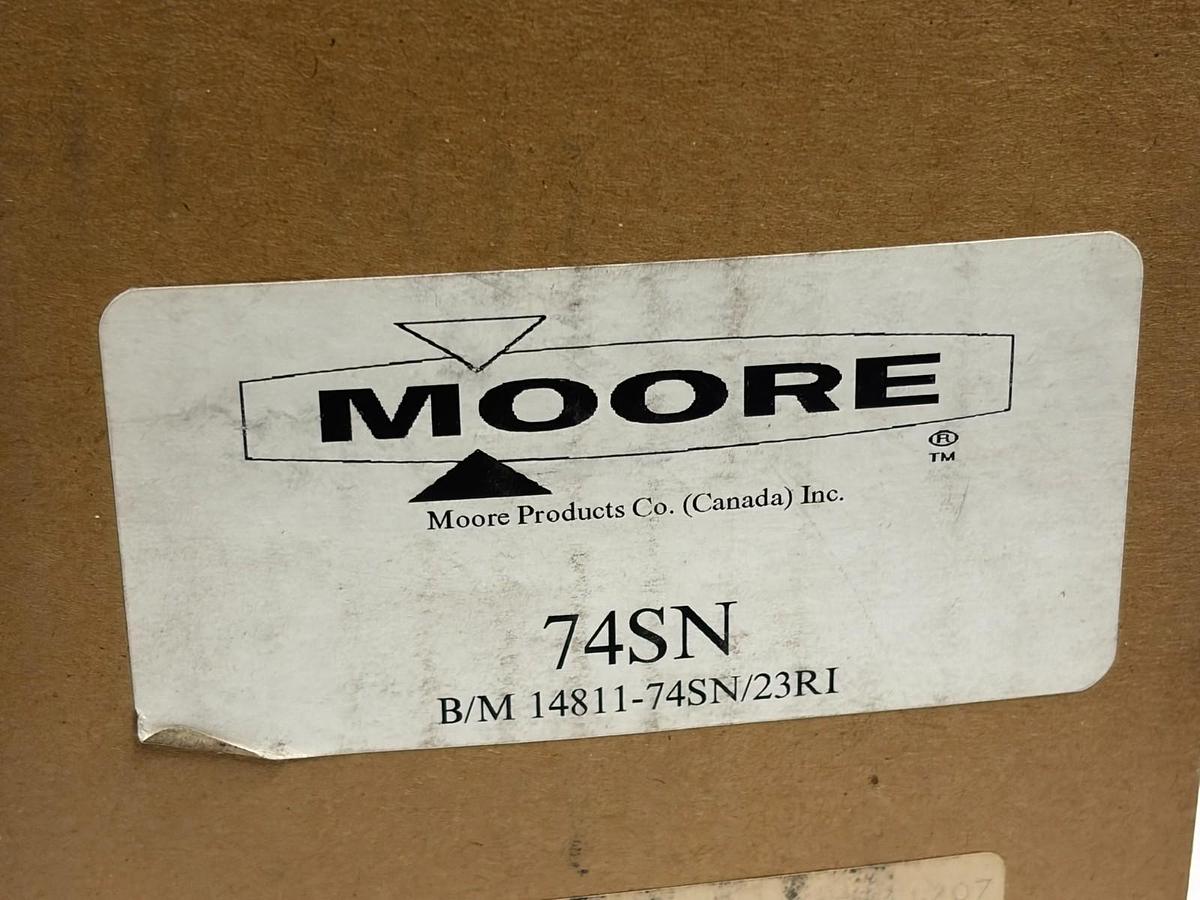 Used Moore 74SN Valve Positioner 14811-74SN/23RI Motion Transmitter New Surplus