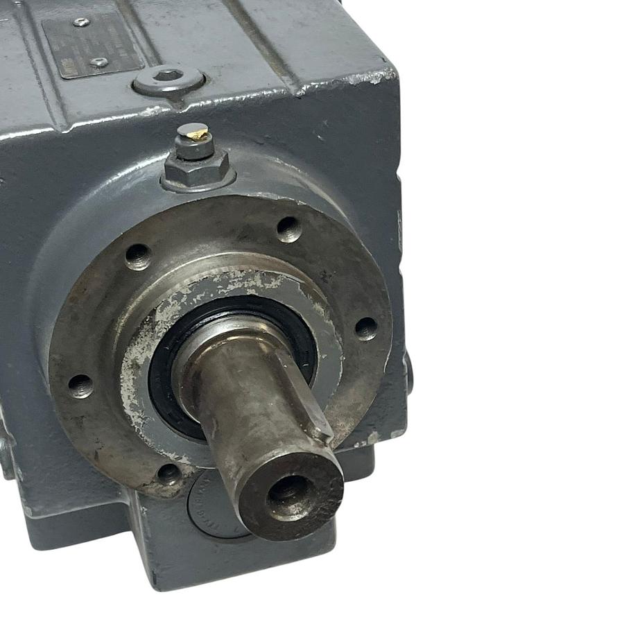 Used Lenze MDSKARS080-22 Servo Motor 2.3kW 4100 RPM w/ GST06-2A VCR 080C22 Gearbox