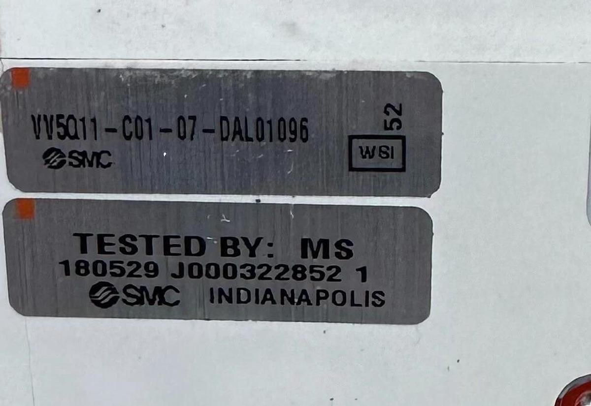 Used SMC VV5Q11-C01-07-DAL01096 / VV5Q11C0107DAL01096 PNEUMATIC MANIFOLD VQ1301N-51