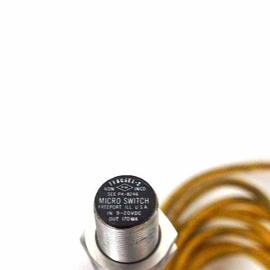 Used MICRO SWITCH FYBCSE1-2 INDUCTIVE PROXIMITY SWITCH 9-20VDC, FYBCSE12