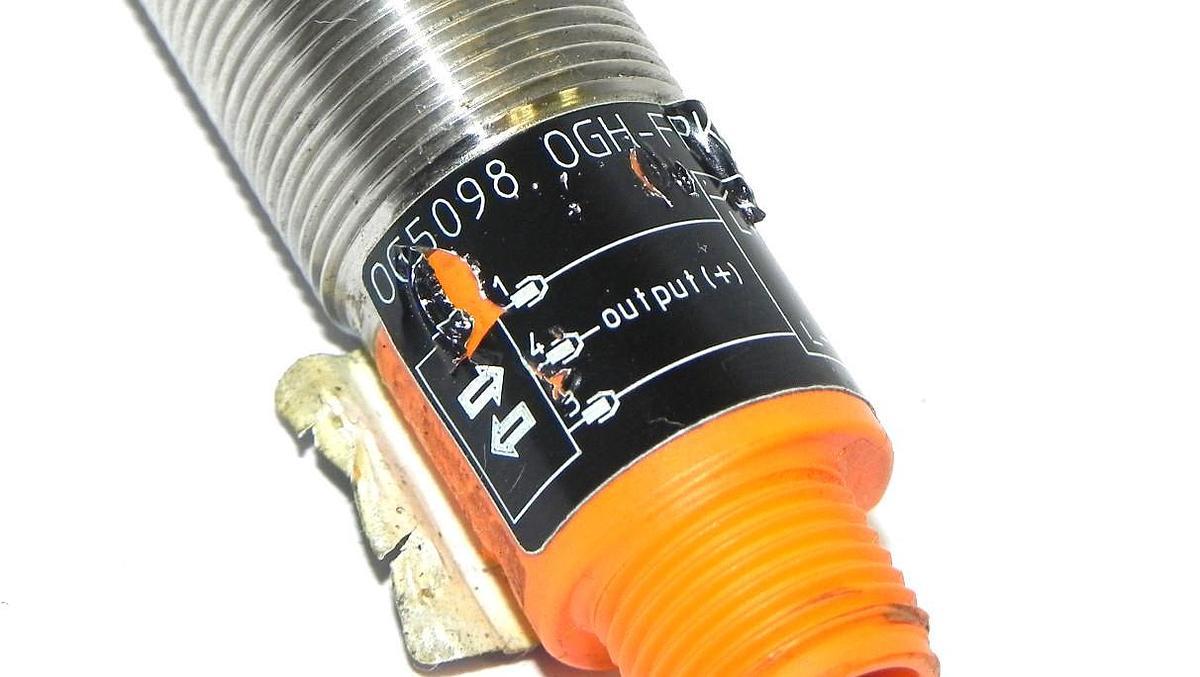 Used IFM EFECTOR OG5098 PHOTOELECTRIC DIFFUSE REFLECTION SENSOR OGH-FPKG/V4A/US