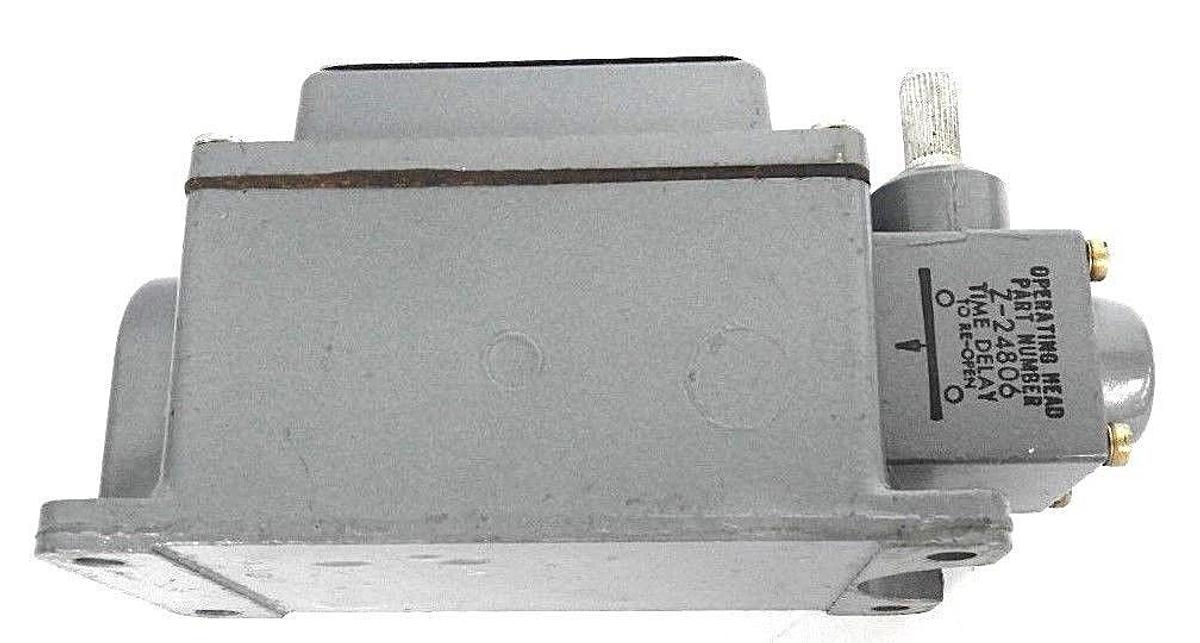 Used NEW ALLEN BRADLEY 802T-R8TD TIME DELAY OILTIGHT LIMIT SWITCH 802TR8TD, SER. 2