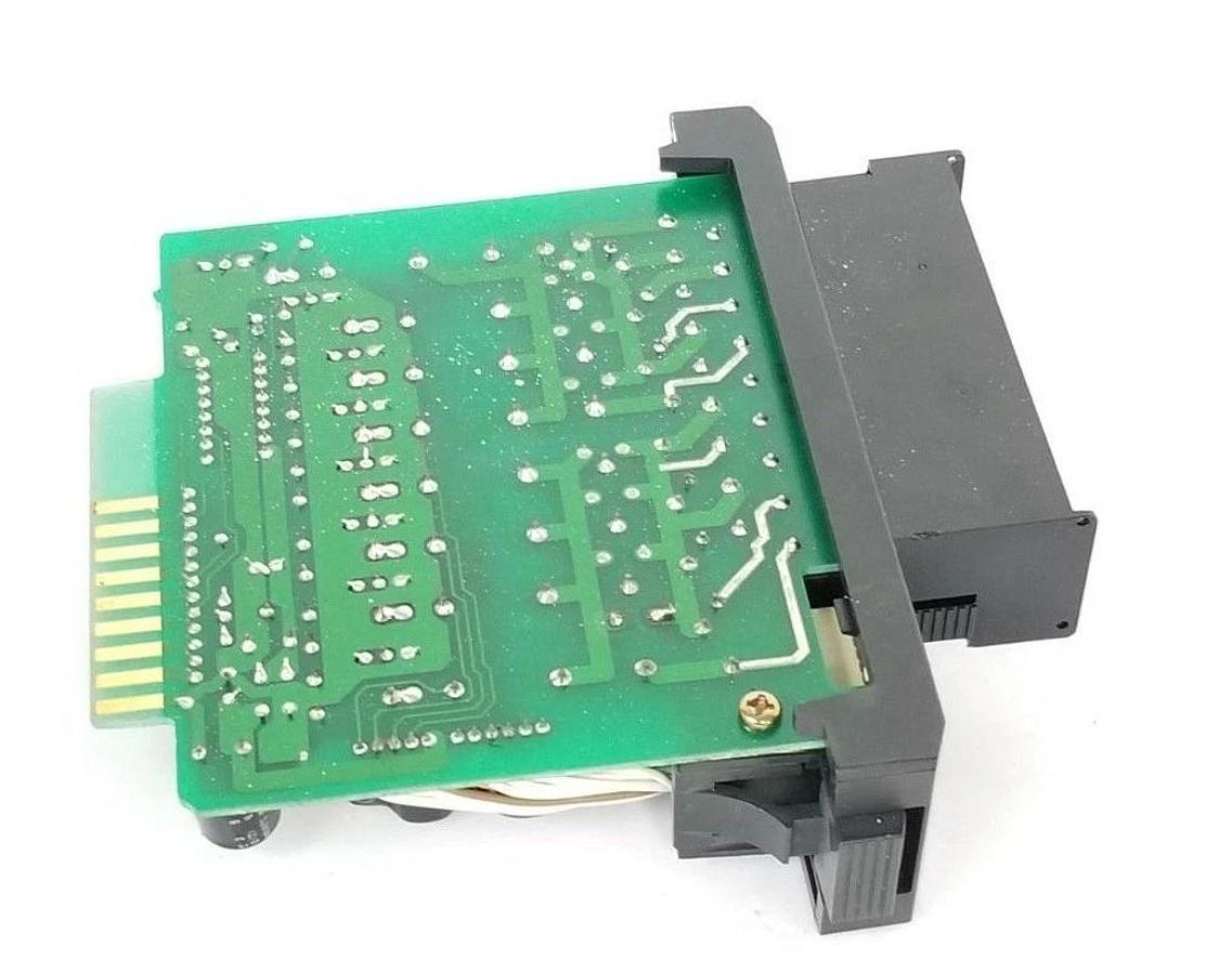 Used GE FANUC IC610MDL179A OUPUT MODULE 115/230VAC OUTPUT MODULE, MISSING DOOR
