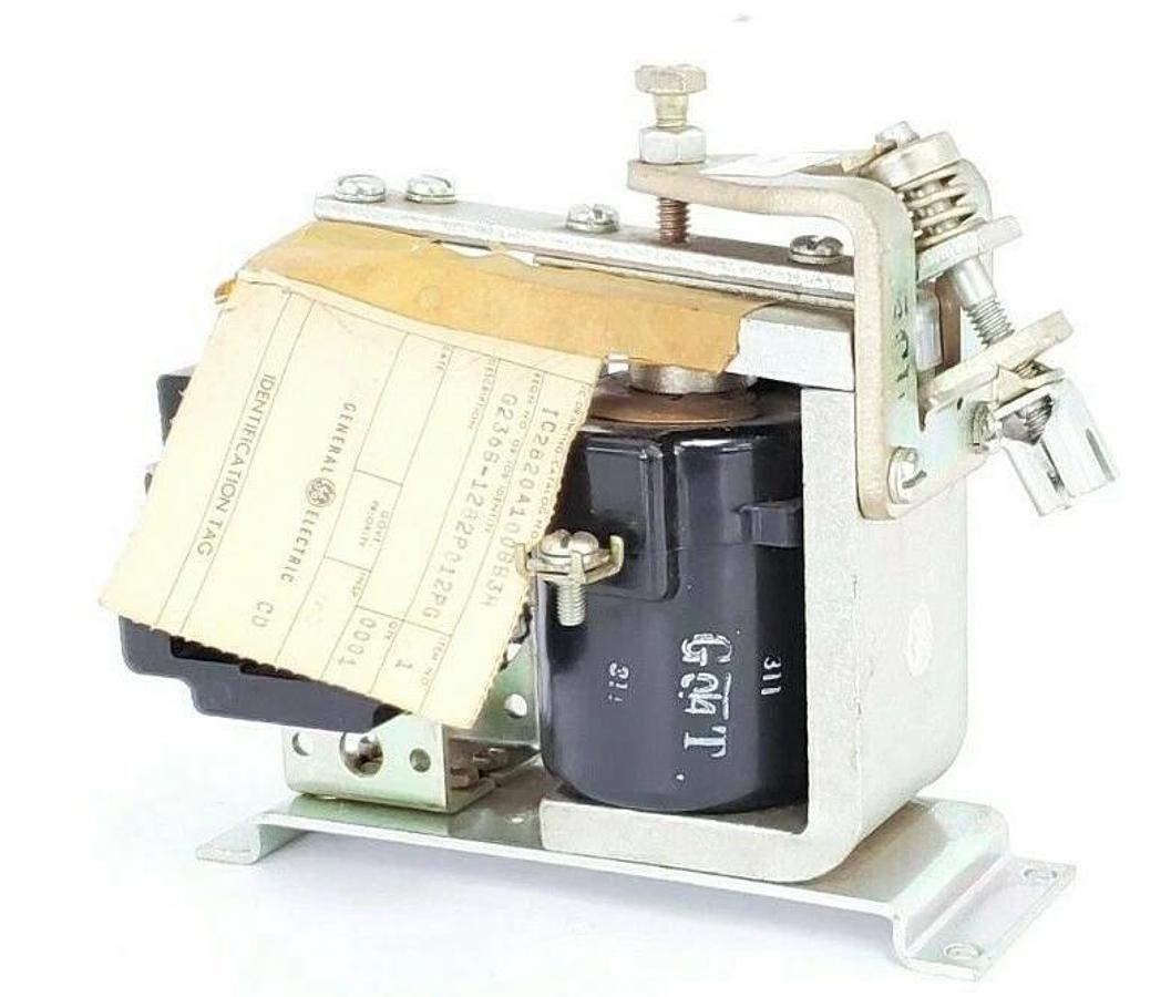 Used GENERAL ELECTRIC IC2820-A100BB3H RELAY 600V MAX. 10A