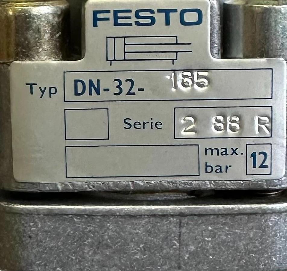 NEW FESTO DN-32-185 / DN32185 PNEUMATIC CYLINDER 2 88 R 12BAR