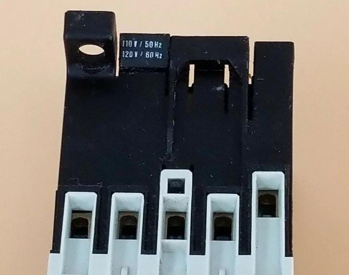 Used SQUARE D 8501-PR3.22-E RELAY, 4 POLE 300VAC, SER. B, 110/120V 50-60HZ