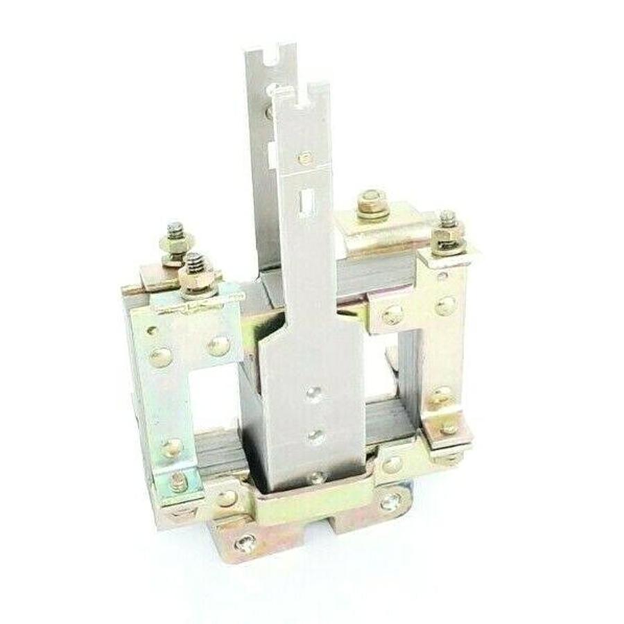 Used NEW GE GENERAL ELECTRIC 622C521G3 CIRCUIT BREAKER MAGNET / ARMATURE ASSEMBLY