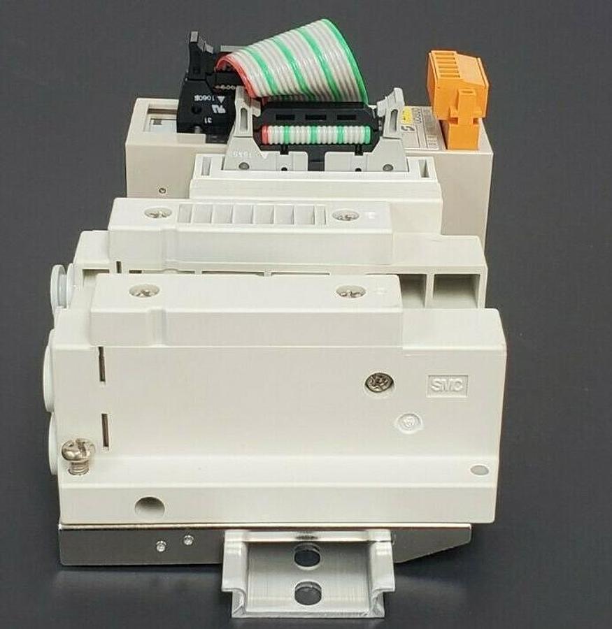 Used NEW SMC SS5V1-10PGD1-02DS-C6-D-X266 MANIFOLD PLUG-IN SS5V110PGD102DSC6DX266