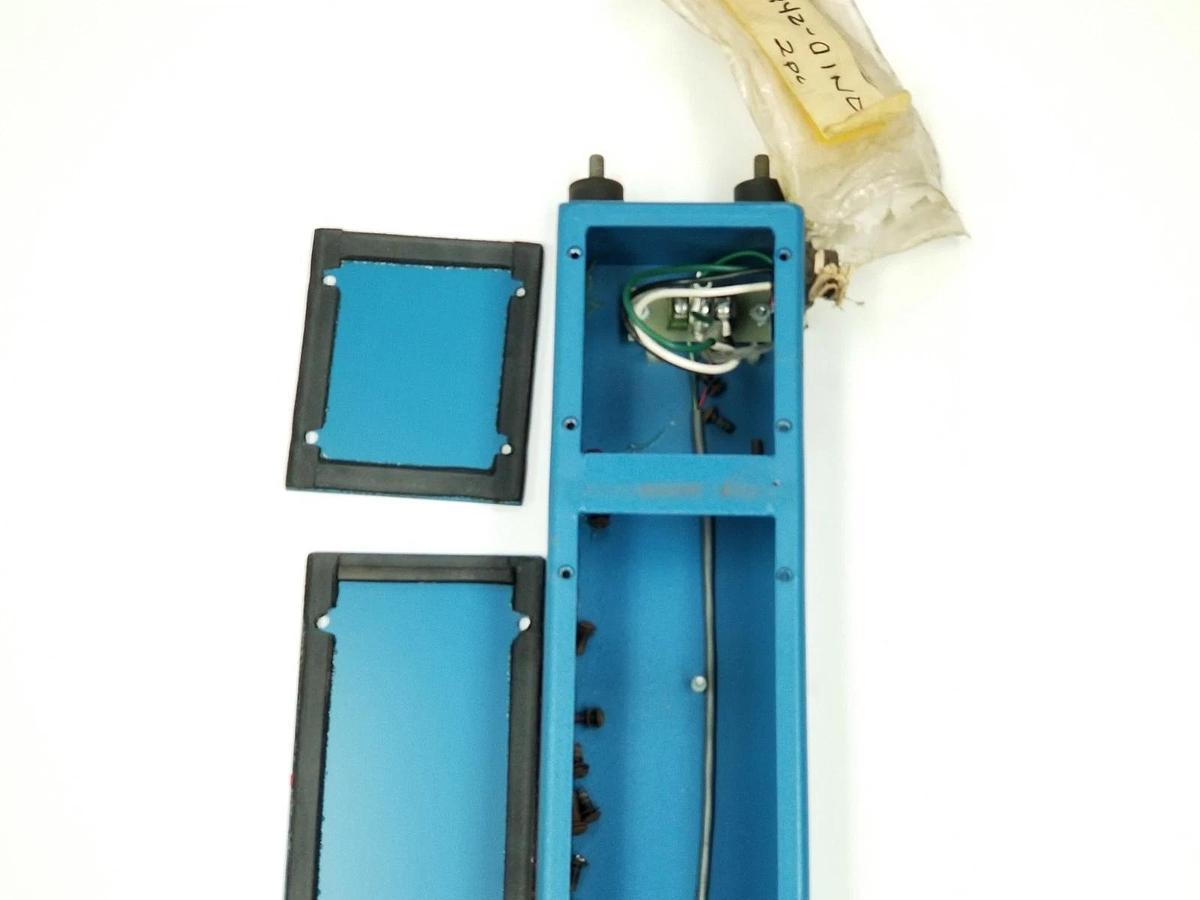 Used TRIAD CONTROLS INC. TR-48-8K-20 LIGHT CURTAIN HOUSING 48'' (HOUSING ONLY)