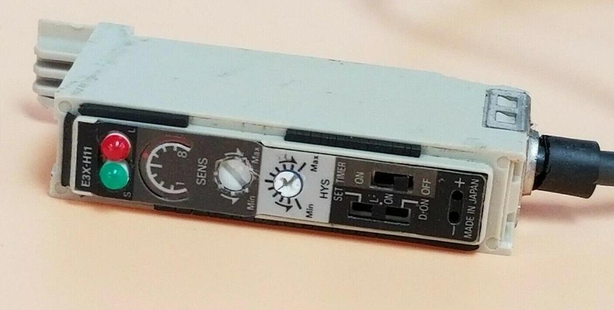 Used OMRON E3X-H11 PHOTOELECTRIC SENSOR 10-30VDC, E3XH11 *MISSING COVER* (20'' LEAD)