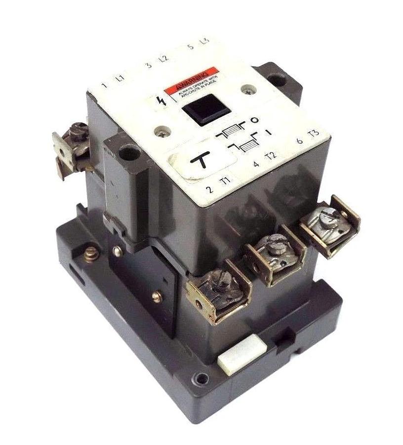 Used SIEMENS CDB46*3 CONTACTOR 600VAC W/ COIL 480/380V, 60/50HZ, CDB463
