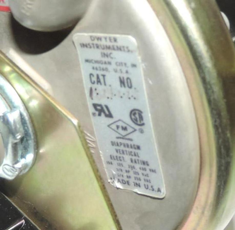 Used NEW DWYER SERIES 1824 VERTICAL DIAPHRAGM PRESSURE SWITCH WITH BRACKET 1824-225