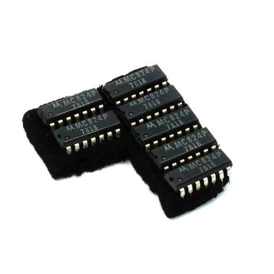 Used (7) NEW MOTOROLA MC824P IC CHIP LOGIC GATE CIRCUIT QUAD 2-INPUT DIP 14PIN 7818