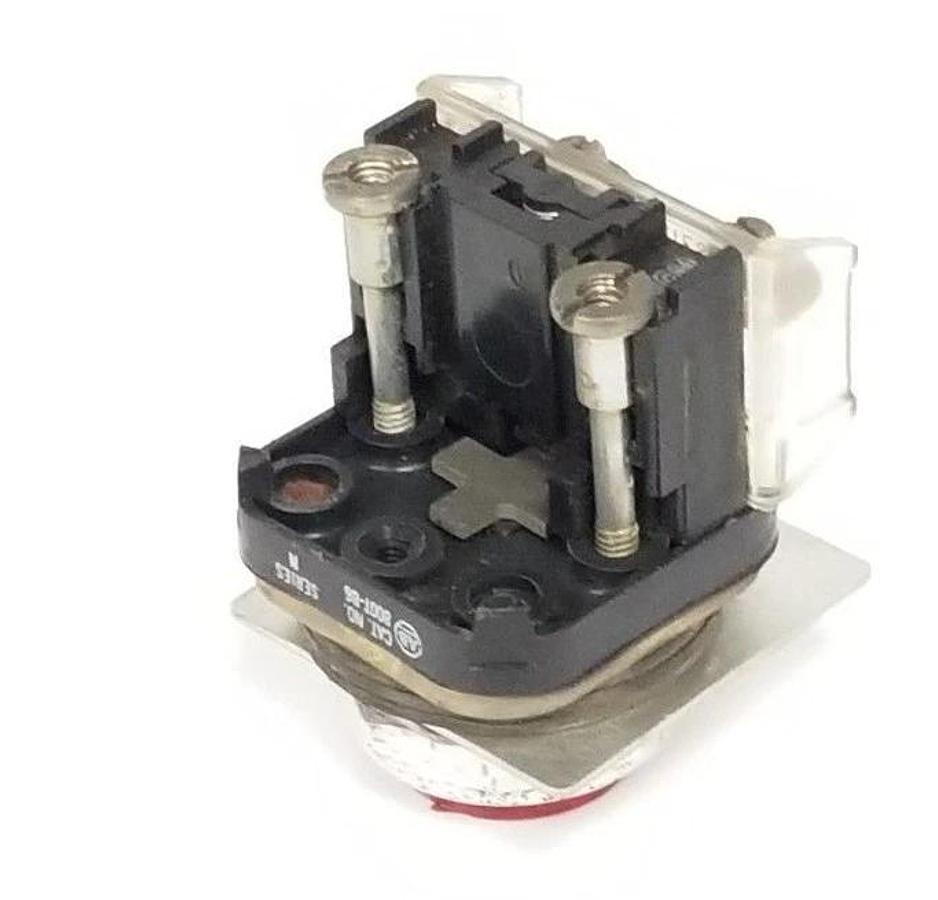 Used ALLEN BRADLEY 800T-B6 PUSHBUTTON RED SER. N, W/ (1) 800T-XA CONTACT