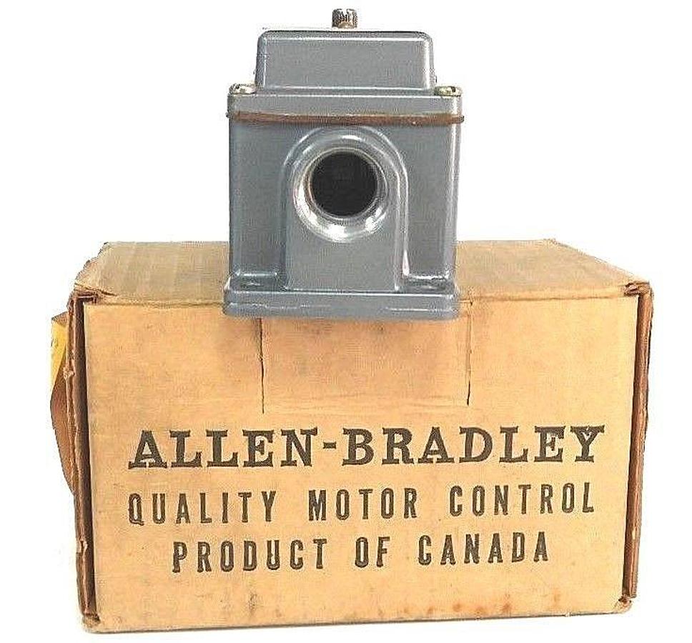 NIB ALLEN BRADLEY 802T-R2TD SER. 1 LIMIT SWITCH W/ Z-24811 OPERATING HEAD