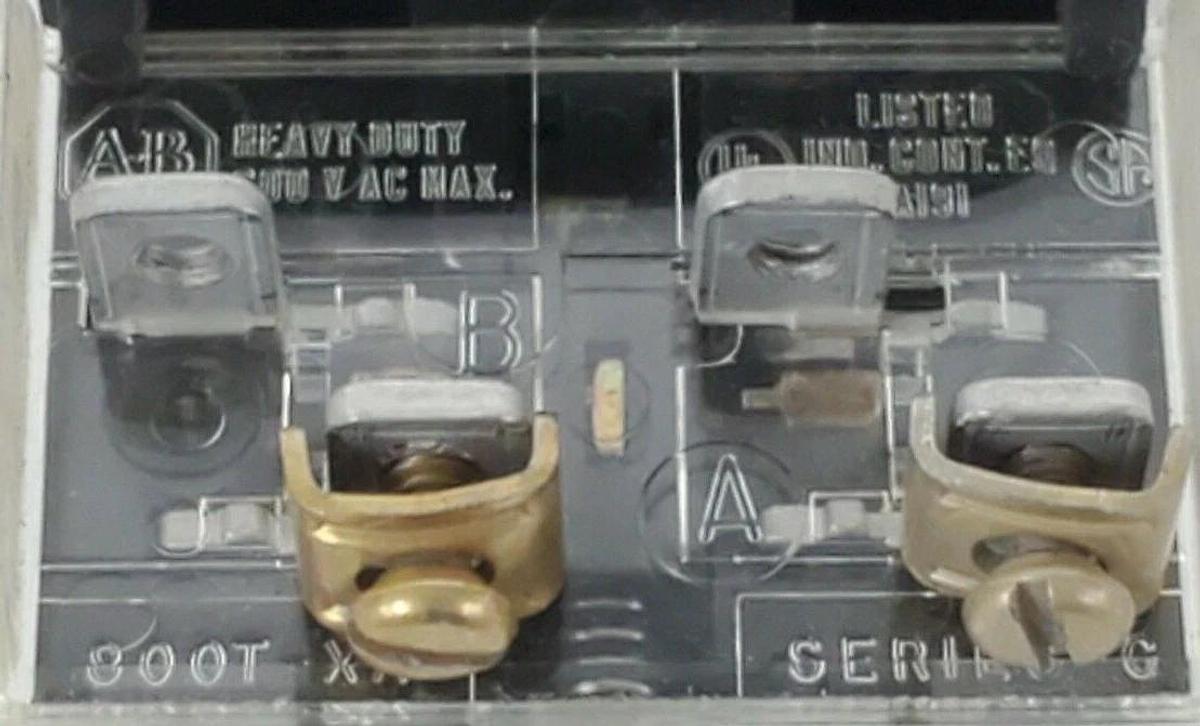 Used ALLEN BRADLEY 800T-PB16 PUSH BUTTON SER. N W/ 800T-XA SER. C CONTACT BLOCK