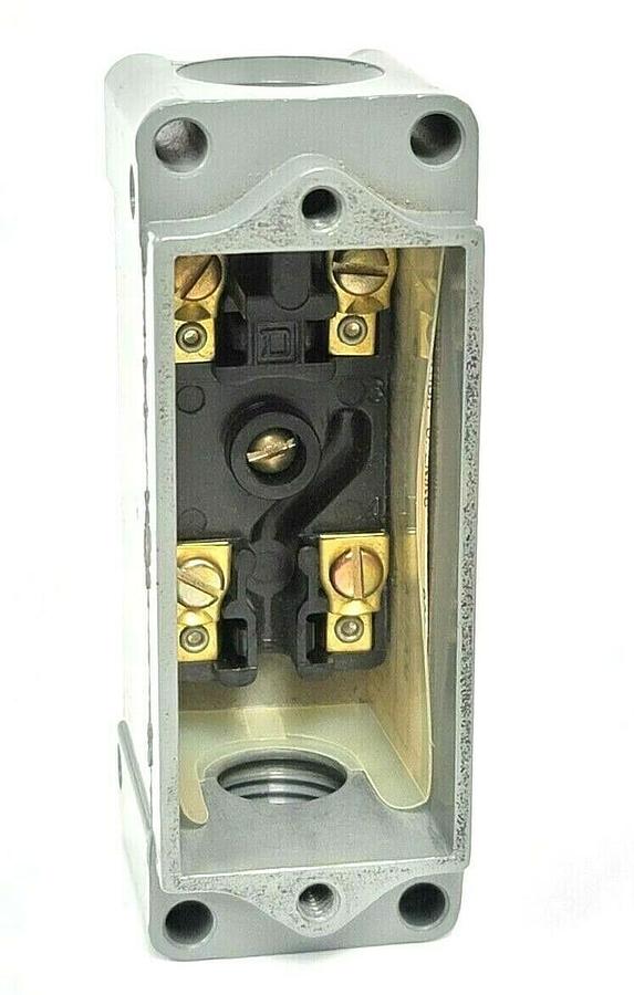Used NEW SQUARE D 9007-AW16 PLUG IN LIMIT SWITCH (BODY ONLY)
