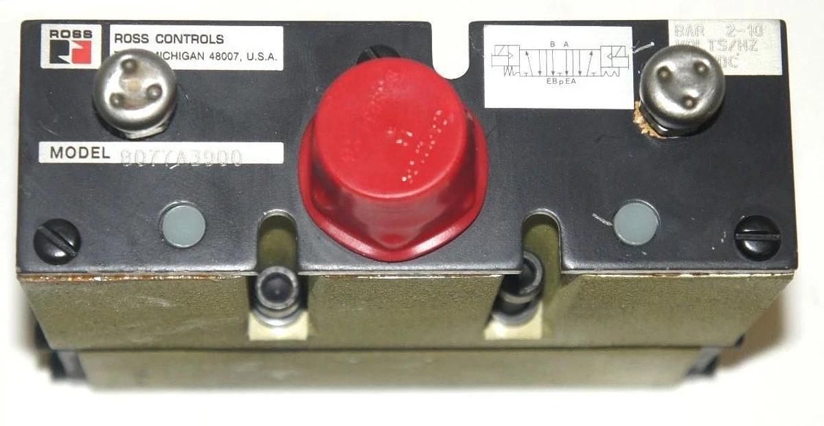 Used ROSS CONTROLS 8077A3900 OPEN CENTER PILOT VALVE 2-10 BAR 24 VDC