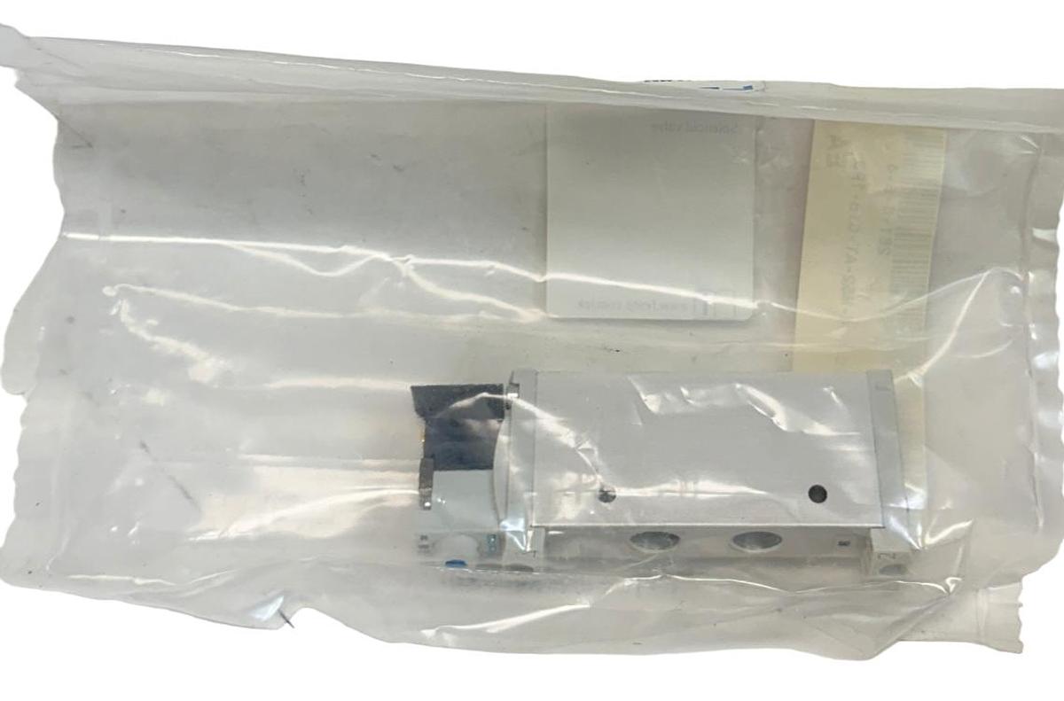 NEW FESTO VUVG-L14-M52-AT-G18-1P3 / 566499 5/2 SOLENOID VALVE 24VDC 14mm NSFS