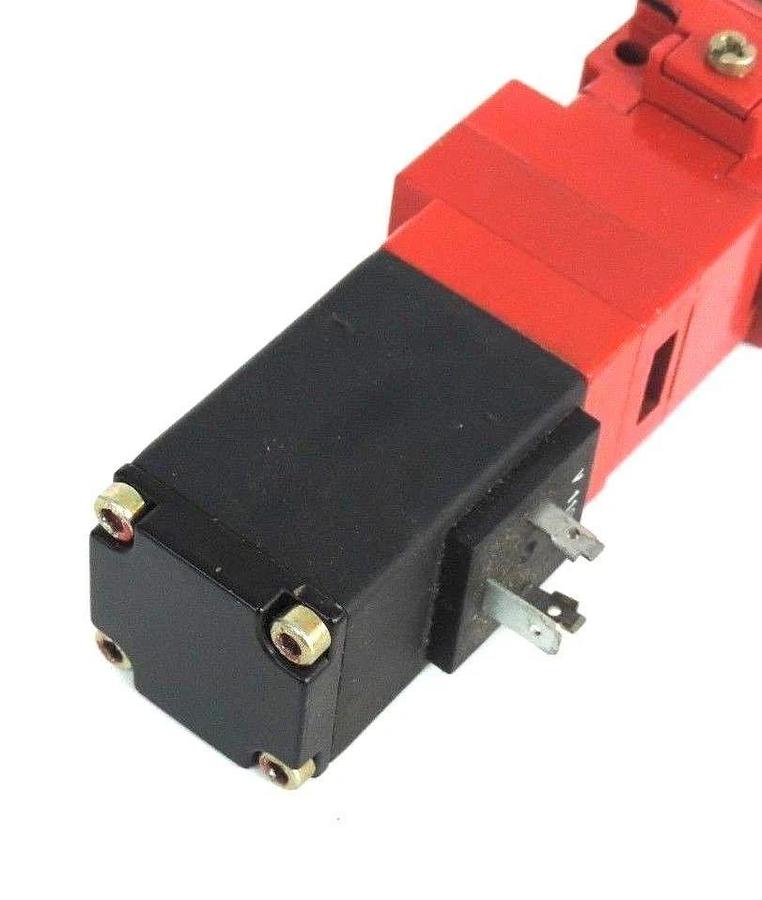 Used TELEMECANIQUE XCK-J5951F0H4 SAFTEY INTERLOCK SWITCH XCKJ5951F0H4 W/ 100V DC COIL