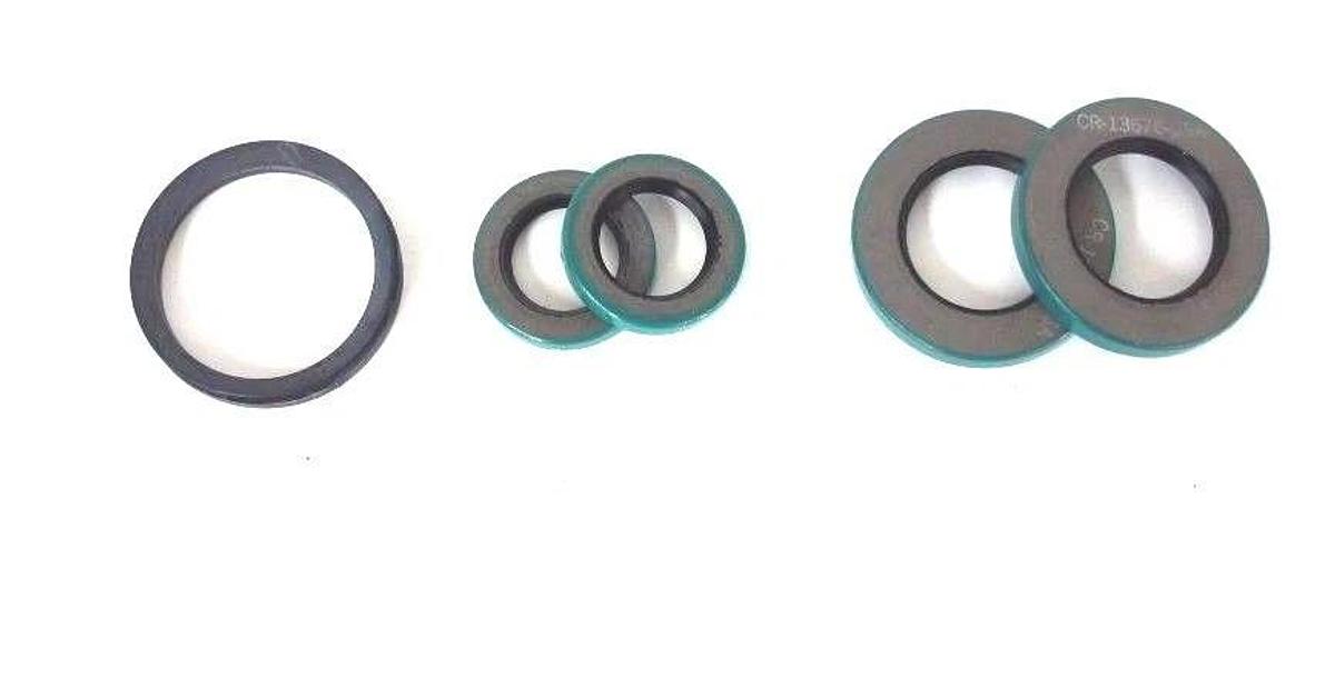 LOT OF 5 NIB SKF OIL SEALS (1) 400550 (2) 9894 (2) 13676
