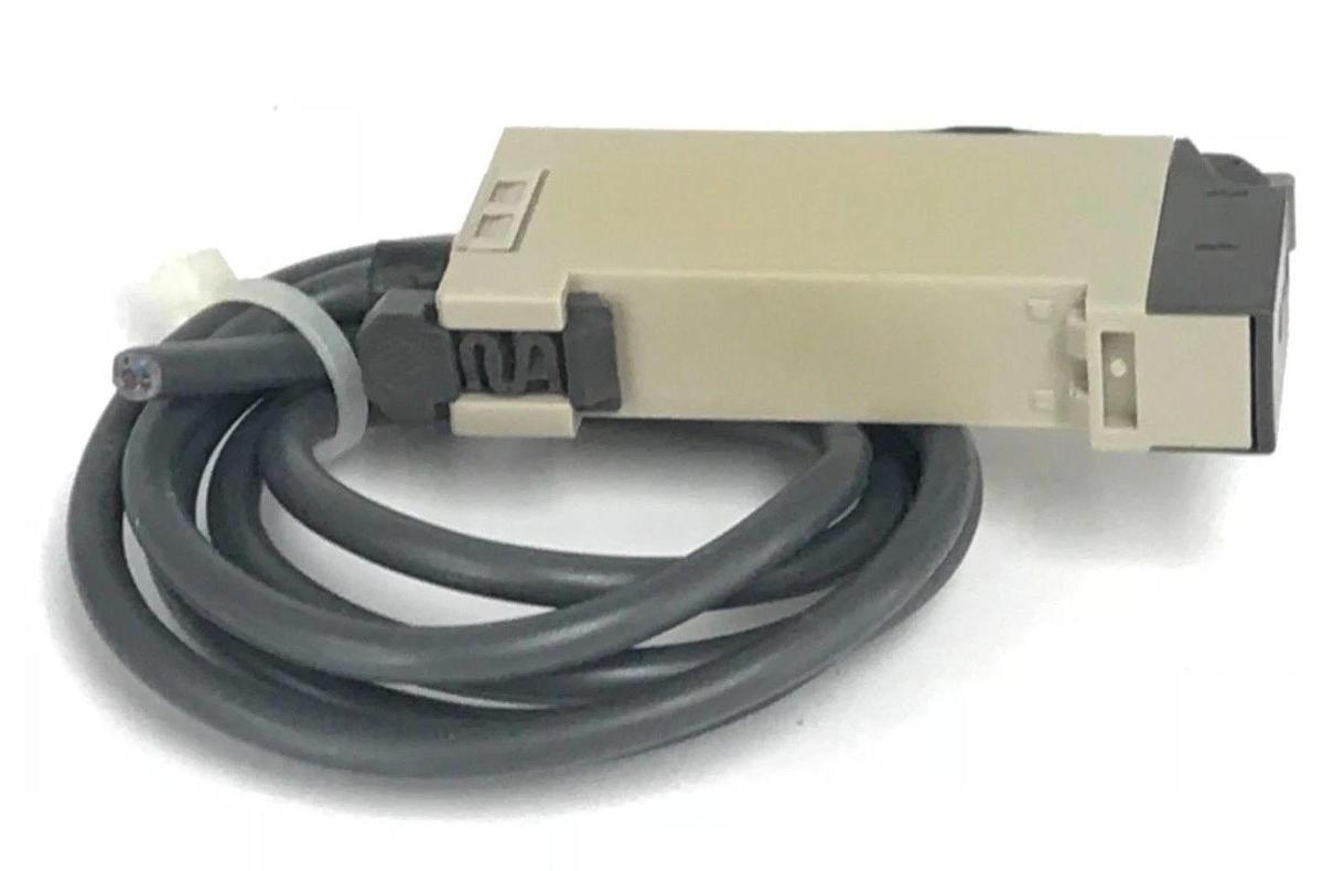 Used LOT OF 9 OMRON E3X-H11 PHOTOELECTRIC SENSORS 10-30VDC, E3XH11