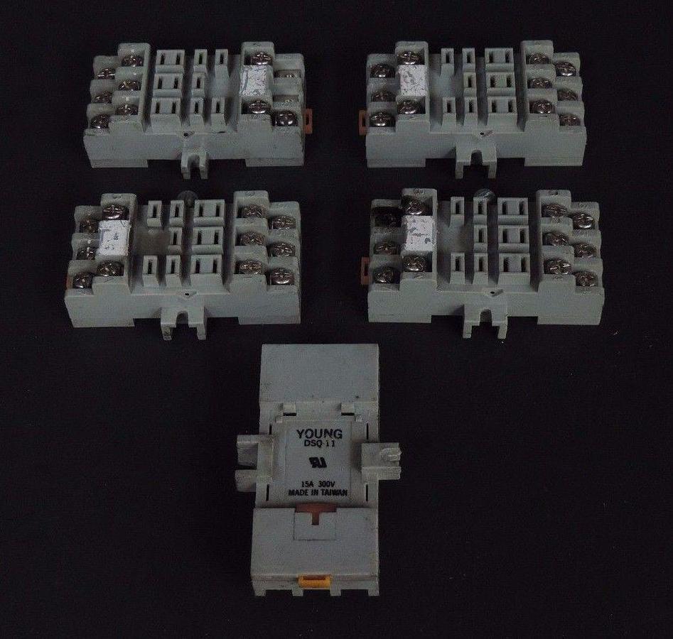 Used LOT OF 5 YOUNG INDUSTRIES DSQ-11 RELAY SOCKETS 10/15A 300V DSQ11
