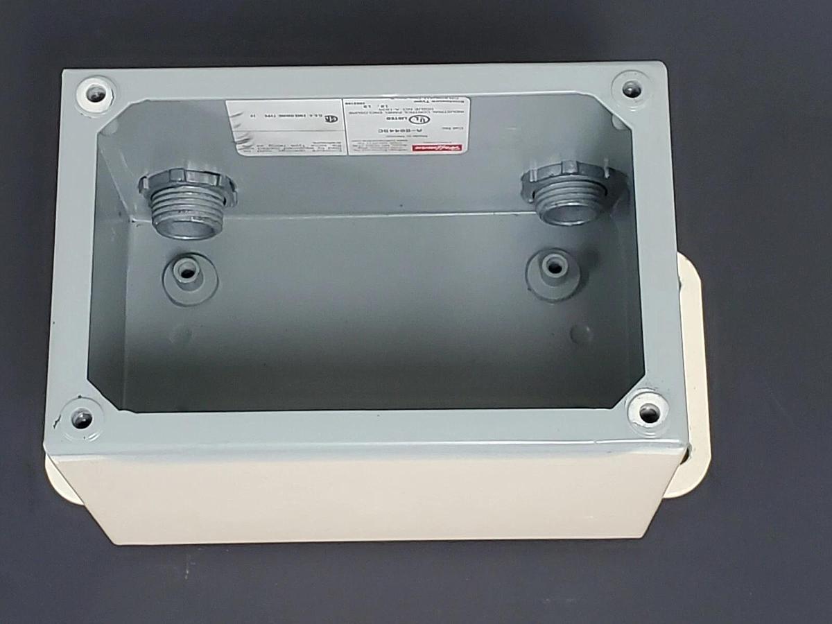 Used HOFFMAN / MENCOM CORP. A-6044SC ENCLOSURE W/ NEMA TYPE 4 109-REC PROGRAM PORT
