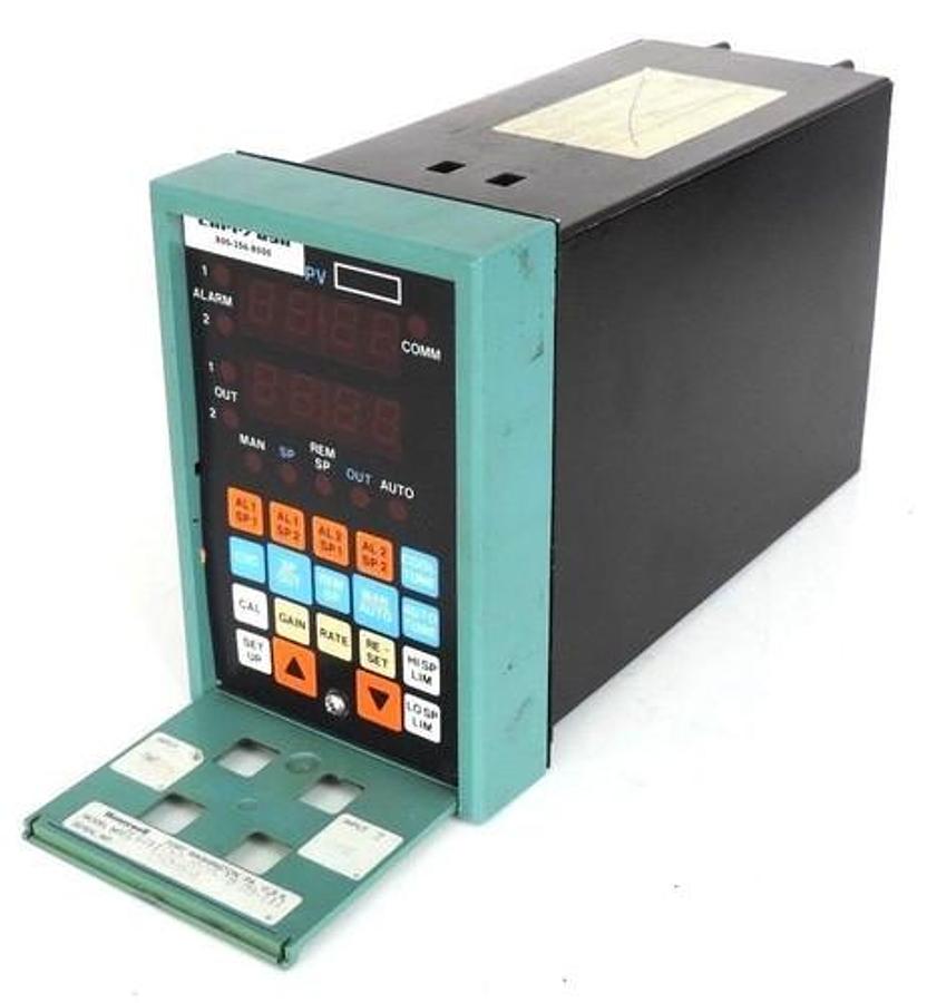 Used HONEYWELL DC5011-A2-2000-10-00-111 TEMPERATURE CONTROLLER DC5011A220001000111