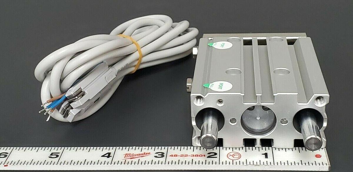 Used NEW CKD STGB-1640 CYLINDER STGB1640 W/ TWO T2YH REED SWITCHES