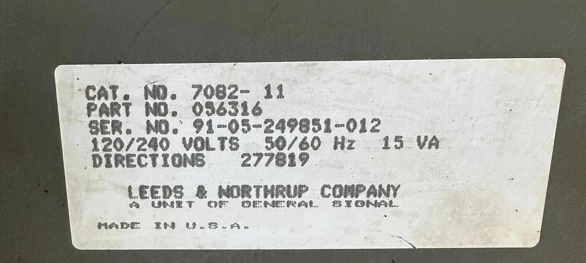 Used LEEDS & NORTHRUP 7082-11 / 708211 pH CONTROLLER 120/240V 50/60Hz 15VA 056316