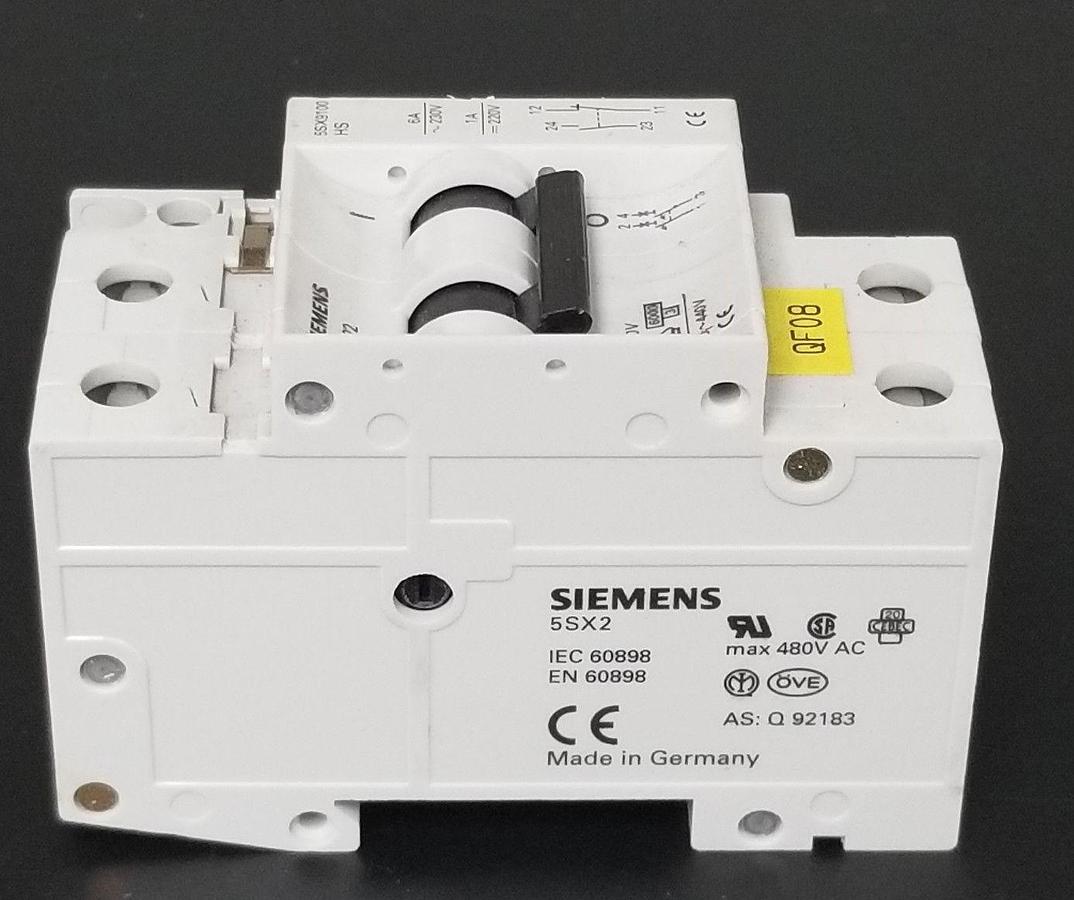 Used SIEMENS 5SX22C2 CIRCUIT BREAKER 5SX22, 480V AC W/ 5SX9100HS CONTACT BLOCK