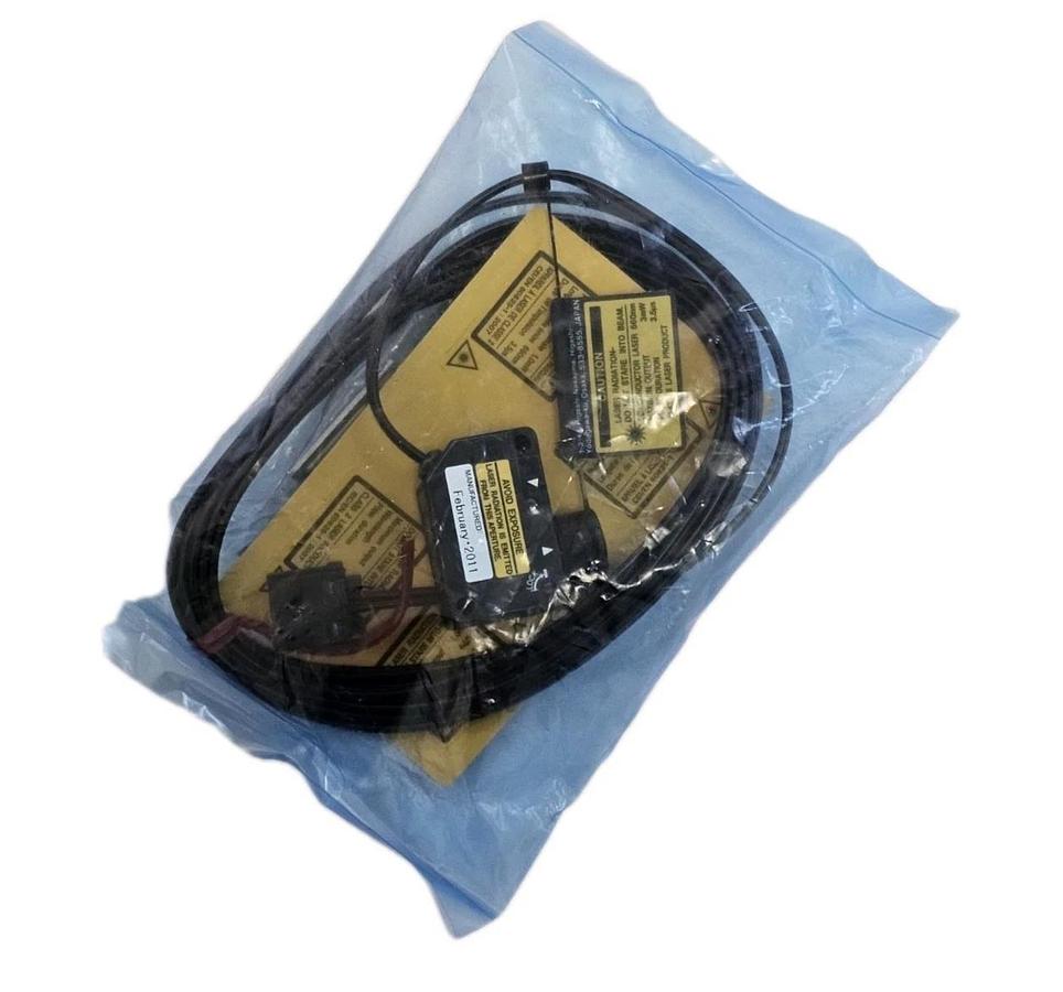 NEW KEYENCE LV-H32 PHOTOELECTRIC DIGITAL LASER SENSOR HEAD LVH32
