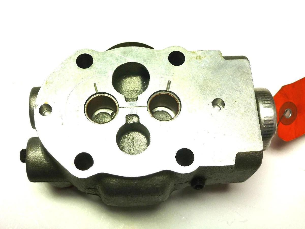 Used YALE 509887800 ROTARY PUMP MADE BY CESSNA US PAT. NO. 2809592