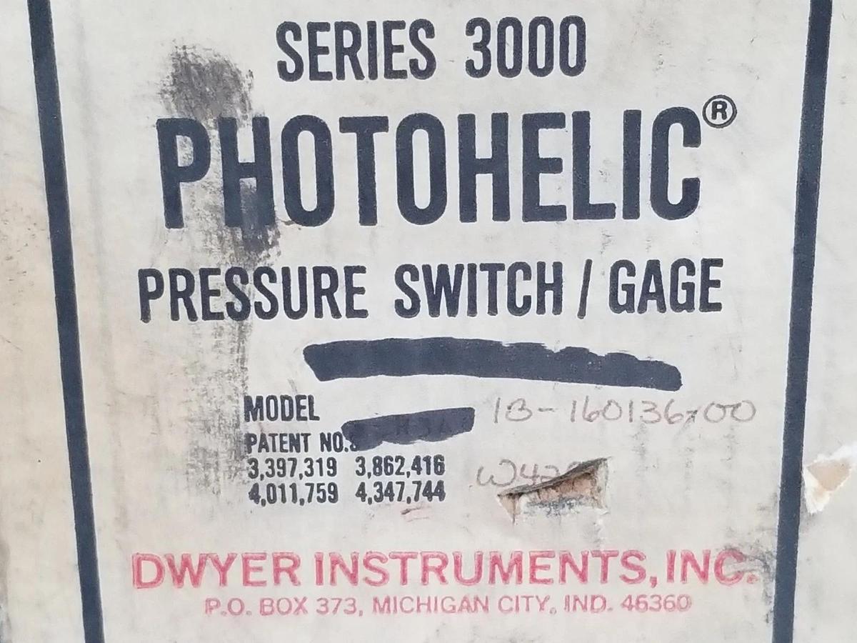 Used DWYER 13-160136-02 PHOTOHELIC PRESSURE GAGE WE1206LR50 , CIRCUIT: HH 120V