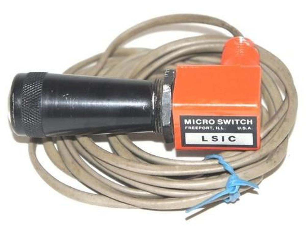 Used HONEYWELL MICRO SWITCH LS1C PHOTO SENSOR 3WIRE WITH 2 1/2" LENS