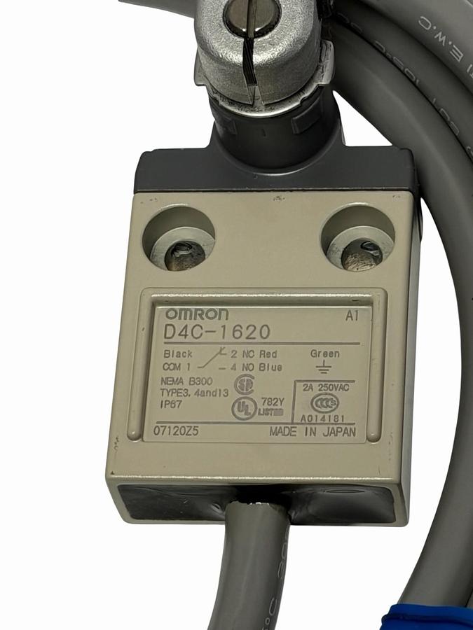 Used NEW OMRON D4C-1620 LIMIT SWITCH D4C1620 STEEL ROLLER 3M