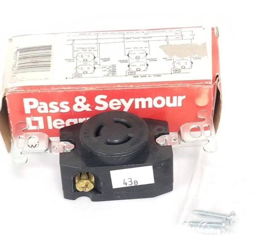 Used LOT OF 2 NEW PASS & SEYMOUR LEGRAND 7582 TURNLOK RECEPTACLES, 15/10A, 125/250V
