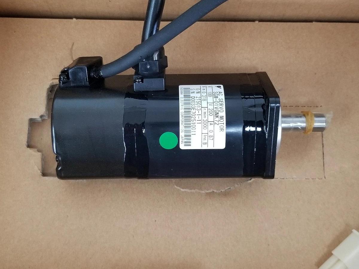 Used NIB YASKAWA SGM-01VGNK72 SERVO MOTOR 0.87A 200V 100W
